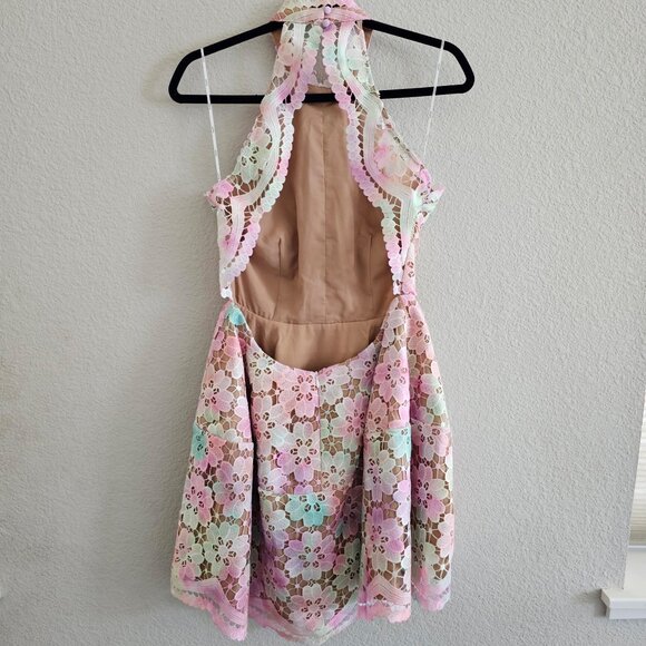 NWT Elliatt Zadar Halter Backless Mini Dress Medium US 6 - Picture 4 of 8